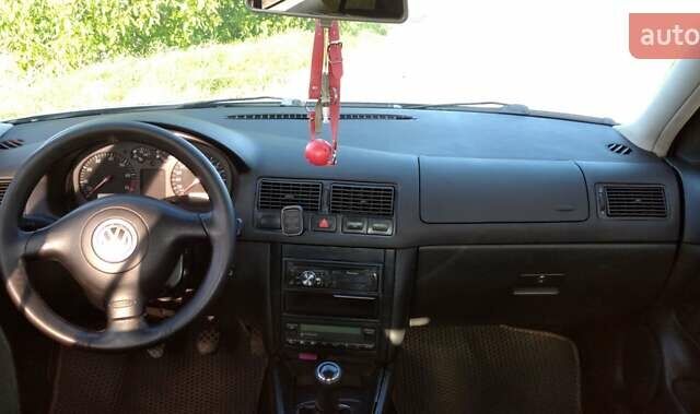 Серый Фольксваген Гольф, объемом двигателя 1.6 л и пробегом 260 тыс. км за 3700 $, фото 3 на Automoto.ua