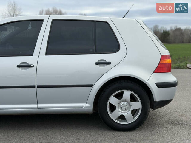 Серый Фольксваген Гольф, объемом двигателя 1.6 л и пробегом 300 тыс. км за 5200 $, фото 4 на Automoto.ua