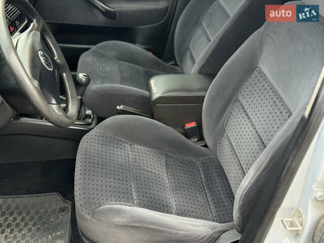 Серый Фольксваген Гольф, объемом двигателя 1.6 л и пробегом 300 тыс. км за 5200 $, фото 25 на Automoto.ua