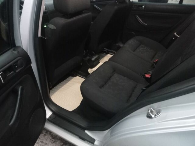 Серый Фольксваген Гольф, объемом двигателя 1.6 л и пробегом 300 тыс. км за 3400 $, фото 7 на Automoto.ua