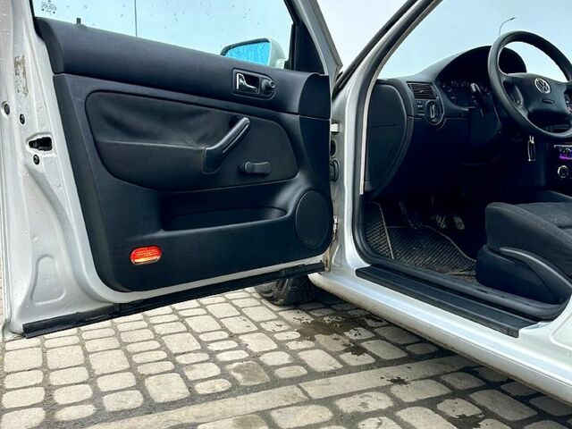 Серый Фольксваген Гольф, объемом двигателя 1.4 л и пробегом 218 тыс. км за 3400 $, фото 4 на Automoto.ua