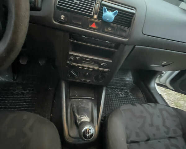 Серый Фольксваген Гольф, объемом двигателя 1.6 л и пробегом 268 тыс. км за 3750 $, фото 14 на Automoto.ua