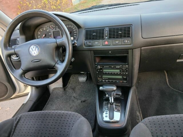 Серый Фольксваген Гольф, объемом двигателя 1.6 л и пробегом 185 тыс. км за 5200 $, фото 2 на Automoto.ua