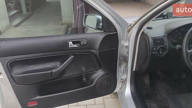 Серый Фольксваген Гольф, объемом двигателя 1.9 л и пробегом 350 тыс. км за 3350 $, фото 5 на Automoto.ua