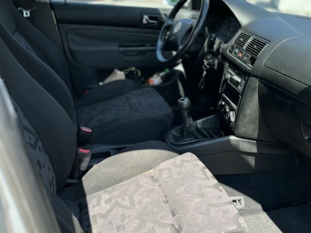 Сірий Фольксваген Гольф, об'ємом двигуна 1.4 л та пробігом 190 тис. км за 1399 $, фото 12 на Automoto.ua