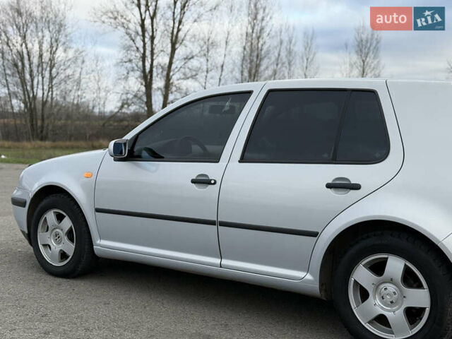 Серый Фольксваген Гольф, объемом двигателя 1.6 л и пробегом 300 тыс. км за 5200 $, фото 5 на Automoto.ua