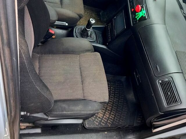 Серый Фольксваген Гольф, объемом двигателя 1.9 л и пробегом 370 тыс. км за 5200 $, фото 6 на Automoto.ua