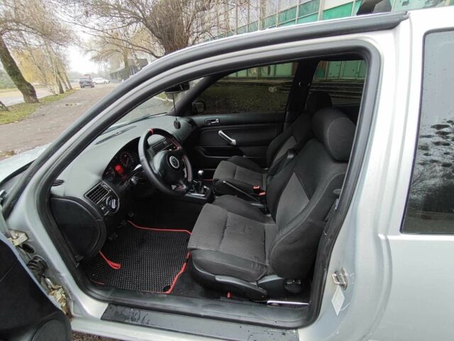 Серый Фольксваген Гольф, объемом двигателя 1.8 л и пробегом 214 тыс. км за 3999 $, фото 8 на Automoto.ua