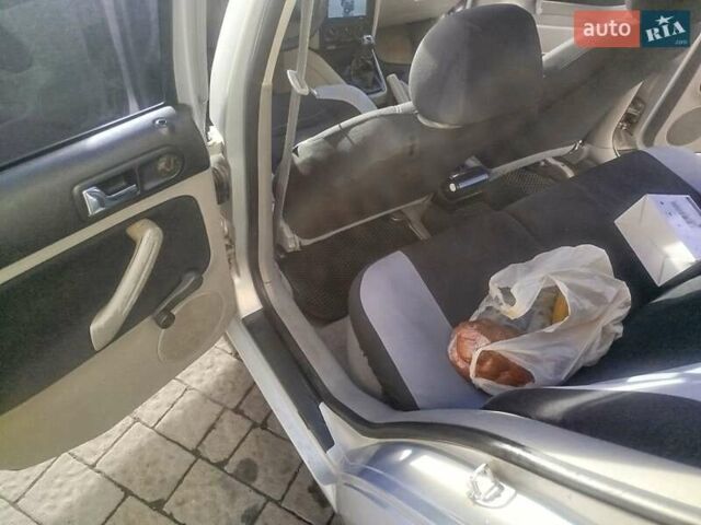 Серый Фольксваген Гольф, объемом двигателя 1.6 л и пробегом 279 тыс. км за 3000 $, фото 11 на Automoto.ua