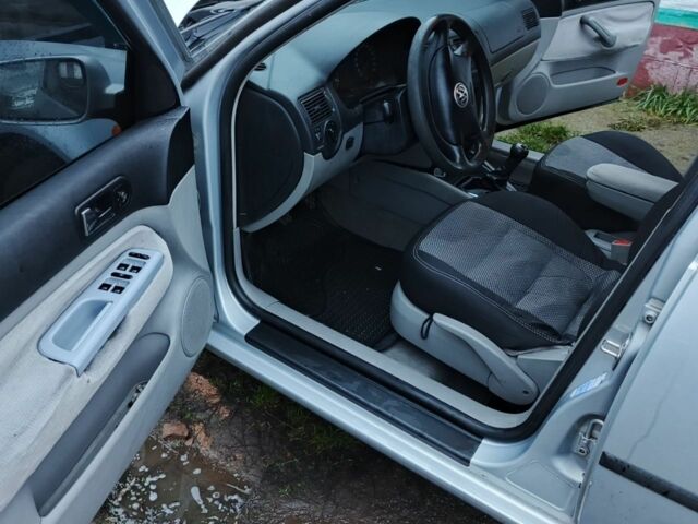 Серый Фольксваген Гольф, объемом двигателя 1.6 л и пробегом 290 тыс. км за 4500 $, фото 4 на Automoto.ua