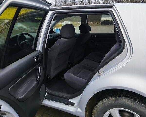 Серый Фольксваген Гольф, объемом двигателя 1.6 л и пробегом 160 тыс. км за 4645 $, фото 13 на Automoto.ua