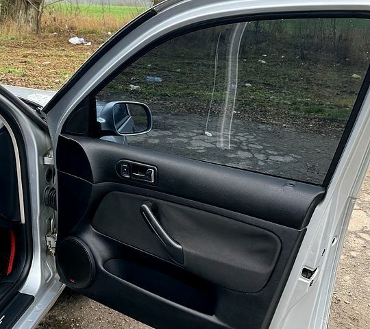 Серый Фольксваген Гольф, объемом двигателя 1.6 л и пробегом 318 тыс. км за 4900 $, фото 9 на Automoto.ua