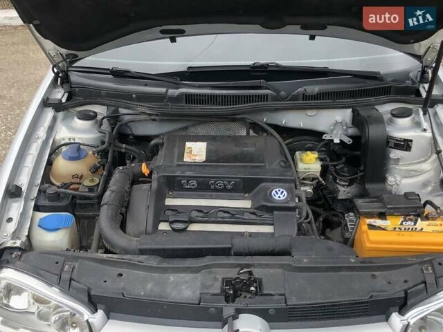 Серый Фольксваген Гольф, объемом двигателя 1.6 л и пробегом 277 тыс. км за 4850 $, фото 2 на Automoto.ua