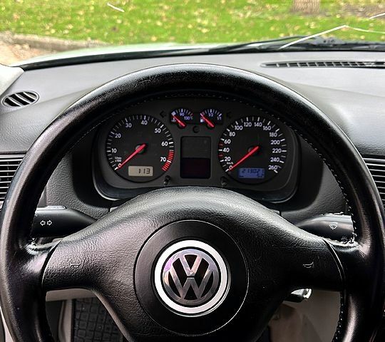 Сірий Фольксваген Гольф, об'ємом двигуна 1.6 л та пробігом 213 тис. км за 3200 $, фото 2 на Automoto.ua