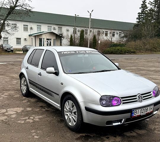 Серый Фольксваген Гольф, объемом двигателя 1.6 л и пробегом 318 тыс. км за 4900 $, фото 1 на Automoto.ua