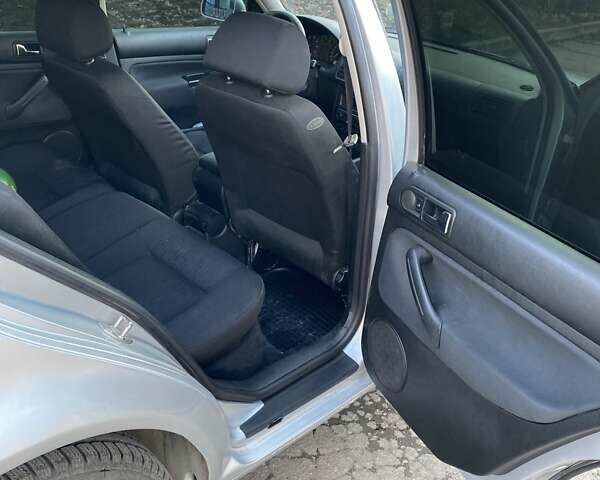 Серый Фольксваген Гольф, объемом двигателя 1.6 л и пробегом 235 тыс. км за 3900 $, фото 6 на Automoto.ua