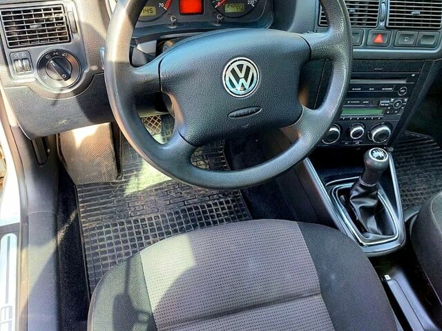 Серый Фольксваген Гольф, объемом двигателя 1.4 л и пробегом 242 тыс. км за 4600 $, фото 3 на Automoto.ua