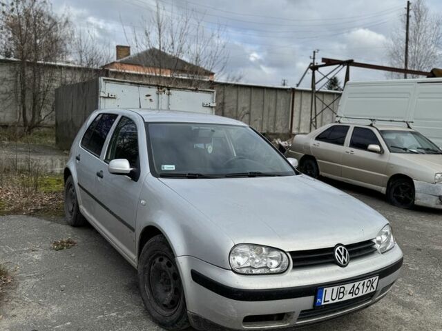 Серый Фольксваген Гольф, объемом двигателя 1.6 л и пробегом 300 тыс. км за 900 $, фото 1 на Automoto.ua