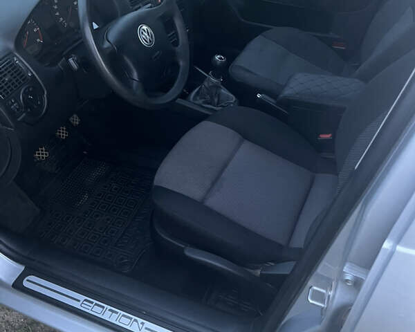 Серый Фольксваген Гольф, объемом двигателя 1.39 л и пробегом 210 тыс. км за 3900 $, фото 6 на Automoto.ua