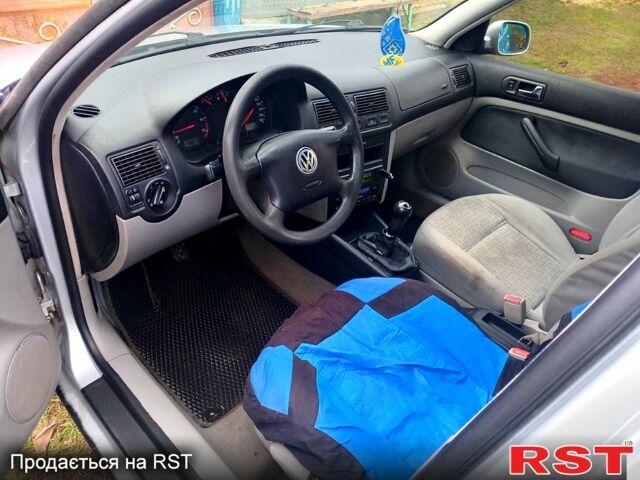 Серый Фольксваген Гольф, объемом двигателя 1.6 л и пробегом 300 тыс. км за 3600 $, фото 6 на Automoto.ua