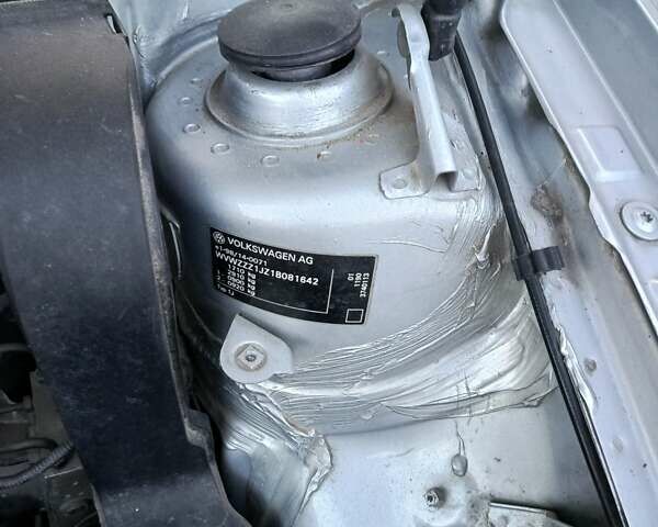 Серый Фольксваген Гольф, объемом двигателя 1.6 л и пробегом 220 тыс. км за 3650 $, фото 2 на Automoto.ua