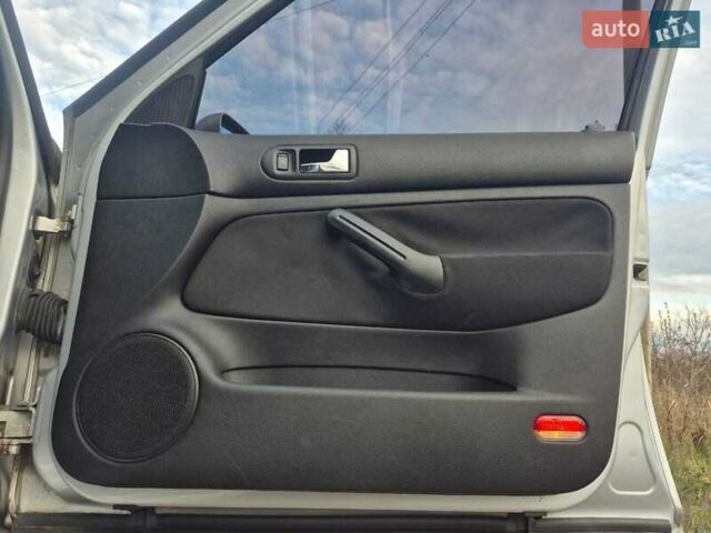 Серый Фольксваген Гольф, объемом двигателя 1.6 л и пробегом 333 тыс. км за 4700 $, фото 18 на Automoto.ua