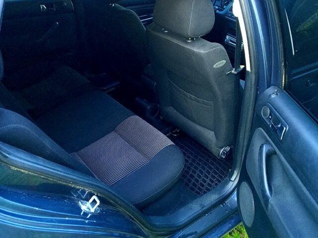 Серый Фольксваген Гольф, объемом двигателя 2 л и пробегом 205 тыс. км за 4200 $, фото 7 на Automoto.ua