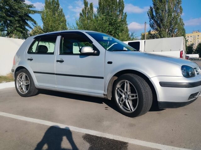 Серый Фольксваген Гольф, объемом двигателя 1.6 л и пробегом 227 тыс. км за 4500 $, фото 3 на Automoto.ua