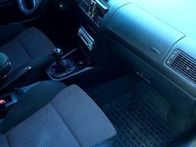 Серый Фольксваген Гольф, объемом двигателя 2 л и пробегом 205 тыс. км за 4200 $, фото 5 на Automoto.ua