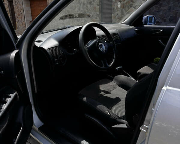 Фольксваген Гольф 2000 в Львове на Automoto.ua Серый Фольксваген Гольф, объемом двигателя 1.6 л и пробегом 180 тыс. км за 4500 $, фото 7 на Automoto.ua