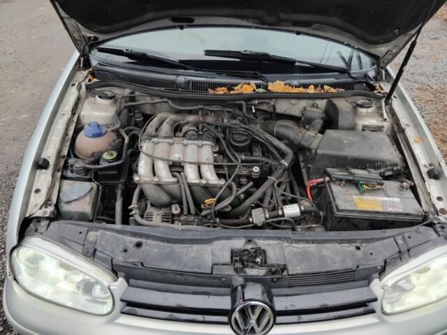 Серый Фольксваген Гольф, объемом двигателя 1.8 л и пробегом 313 тыс. км за 1550 $, фото 10 на Automoto.ua