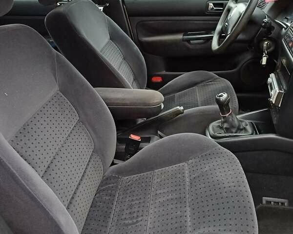 Серый Фольксваген Гольф, объемом двигателя 1.6 л и пробегом 238 тыс. км за 3850 $, фото 12 на Automoto.ua