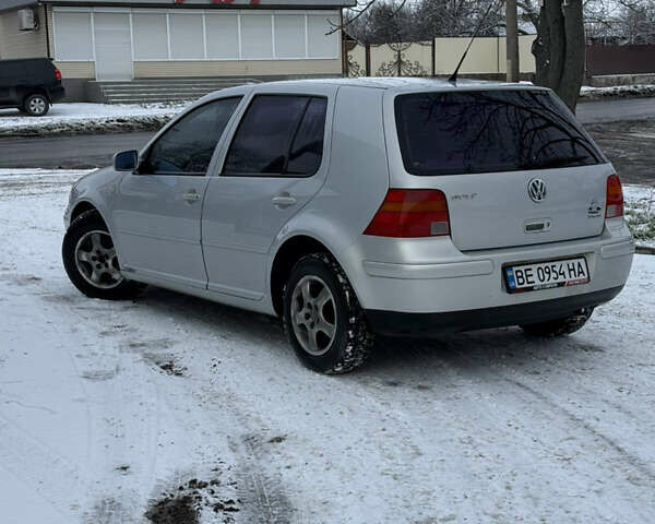 Серый Фольксваген Гольф, объемом двигателя 1.6 л и пробегом 220 тыс. км за 3000 $, фото 2 на Automoto.ua