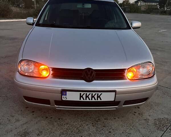 Серый Фольксваген Гольф, объемом двигателя 1.6 л и пробегом 290 тыс. км за 3500 $, фото 3 на Automoto.ua