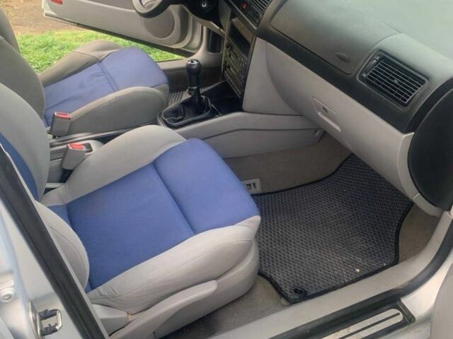 Серый Фольксваген Гольф, объемом двигателя 1.6 л и пробегом 290 тыс. км за 3500 $, фото 13 на Automoto.ua