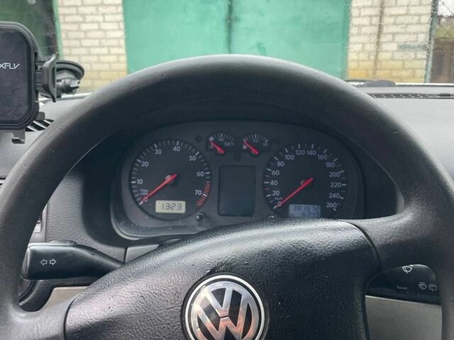 Серый Фольксваген Гольф, объемом двигателя 1.6 л и пробегом 370 тыс. км за 3850 $, фото 6 на Automoto.ua