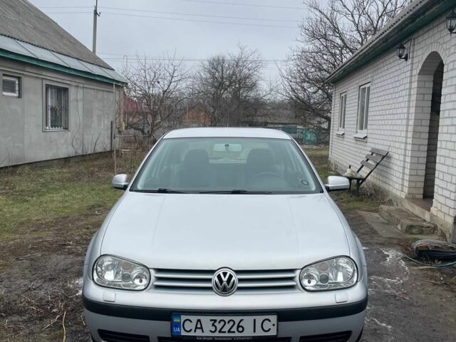 Серый Фольксваген Гольф, объемом двигателя 1.6 л и пробегом 370 тыс. км за 3850 $, фото 1 на Automoto.ua