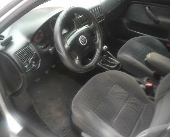 Серый Фольксваген Гольф, объемом двигателя 1.6 л и пробегом 220 тыс. км за 3700 $, фото 7 на Automoto.ua