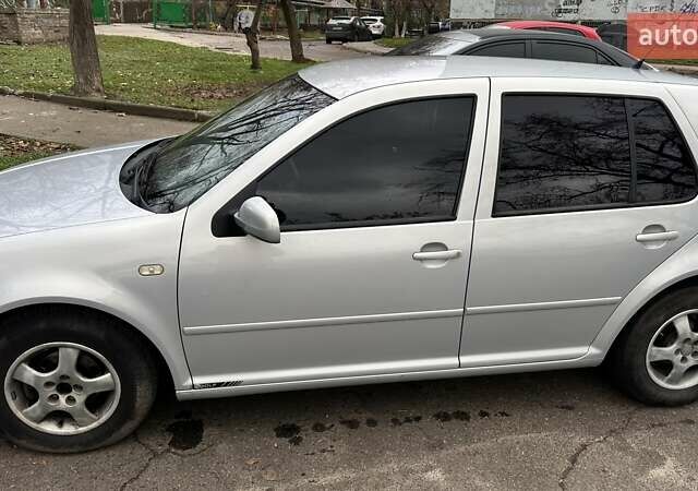 Серый Фольксваген Гольф, объемом двигателя 1.6 л и пробегом 213 тыс. км за 3600 $, фото 3 на Automoto.ua