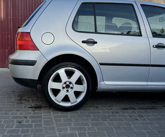 Серый Фольксваген Гольф, объемом двигателя 1.6 л и пробегом 256 тыс. км за 3900 $, фото 3 на Automoto.ua