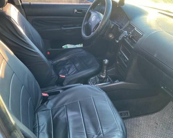 Серый Фольксваген Гольф, объемом двигателя 1.6 л и пробегом 275 тыс. км за 4000 $, фото 4 на Automoto.ua