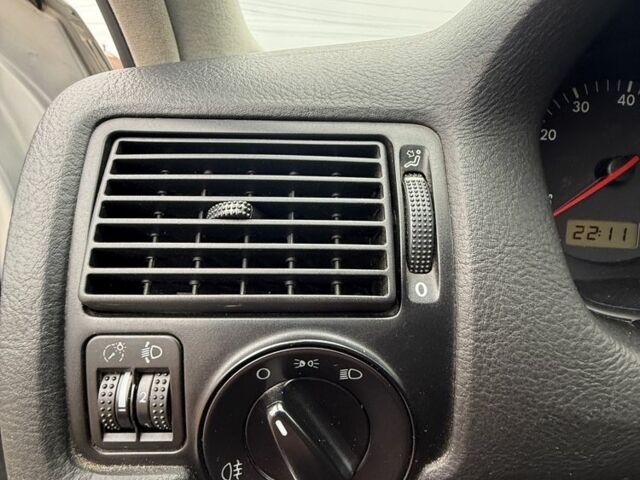 Серый Фольксваген Гольф, объемом двигателя 1.6 л и пробегом 220 тыс. км за 4500 $, фото 8 на Automoto.ua