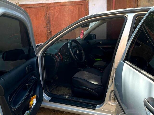 Серый Фольксваген Гольф, объемом двигателя 1.4 л и пробегом 250 тыс. км за 4000 $, фото 3 на Automoto.ua