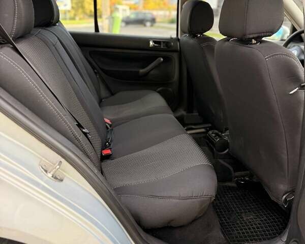 Серый Фольксваген Гольф, объемом двигателя 1.6 л и пробегом 311 тыс. км за 4300 $, фото 8 на Automoto.ua