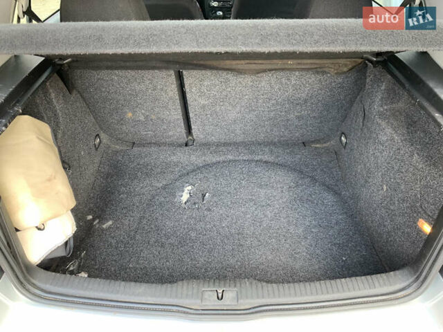 Серый Фольксваген Гольф, объемом двигателя 1.6 л и пробегом 256 тыс. км за 3900 $, фото 11 на Automoto.ua