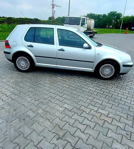 Серый Фольксваген Гольф, объемом двигателя 1.4 л и пробегом 229 тыс. км за 3200 $, фото 2 на Automoto.ua