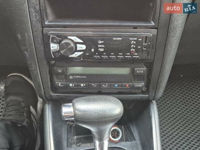 Серый Фольксваген Гольф, объемом двигателя 1.6 л и пробегом 330 тыс. км за 3200 $, фото 8 на Automoto.ua