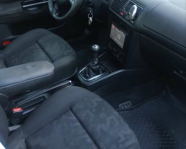 Серый Фольксваген Гольф, объемом двигателя 1.39 л и пробегом 253 тыс. км за 3700 $, фото 25 на Automoto.ua