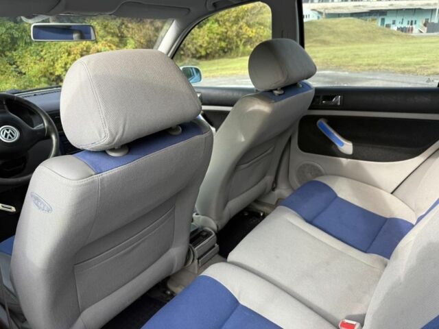 Серый Фольксваген Гольф, объемом двигателя 1.6 л и пробегом 251 тыс. км за 3950 $, фото 5 на Automoto.ua