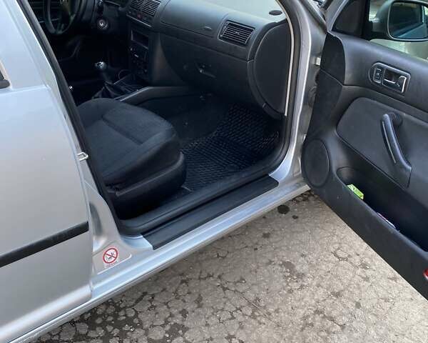 Серый Фольксваген Гольф, объемом двигателя 1.6 л и пробегом 235 тыс. км за 3900 $, фото 3 на Automoto.ua